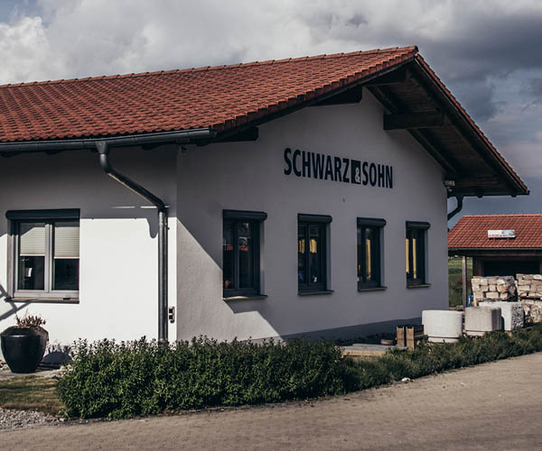 Die moderne Ausstellung von Schwarz & Sohn in Edling