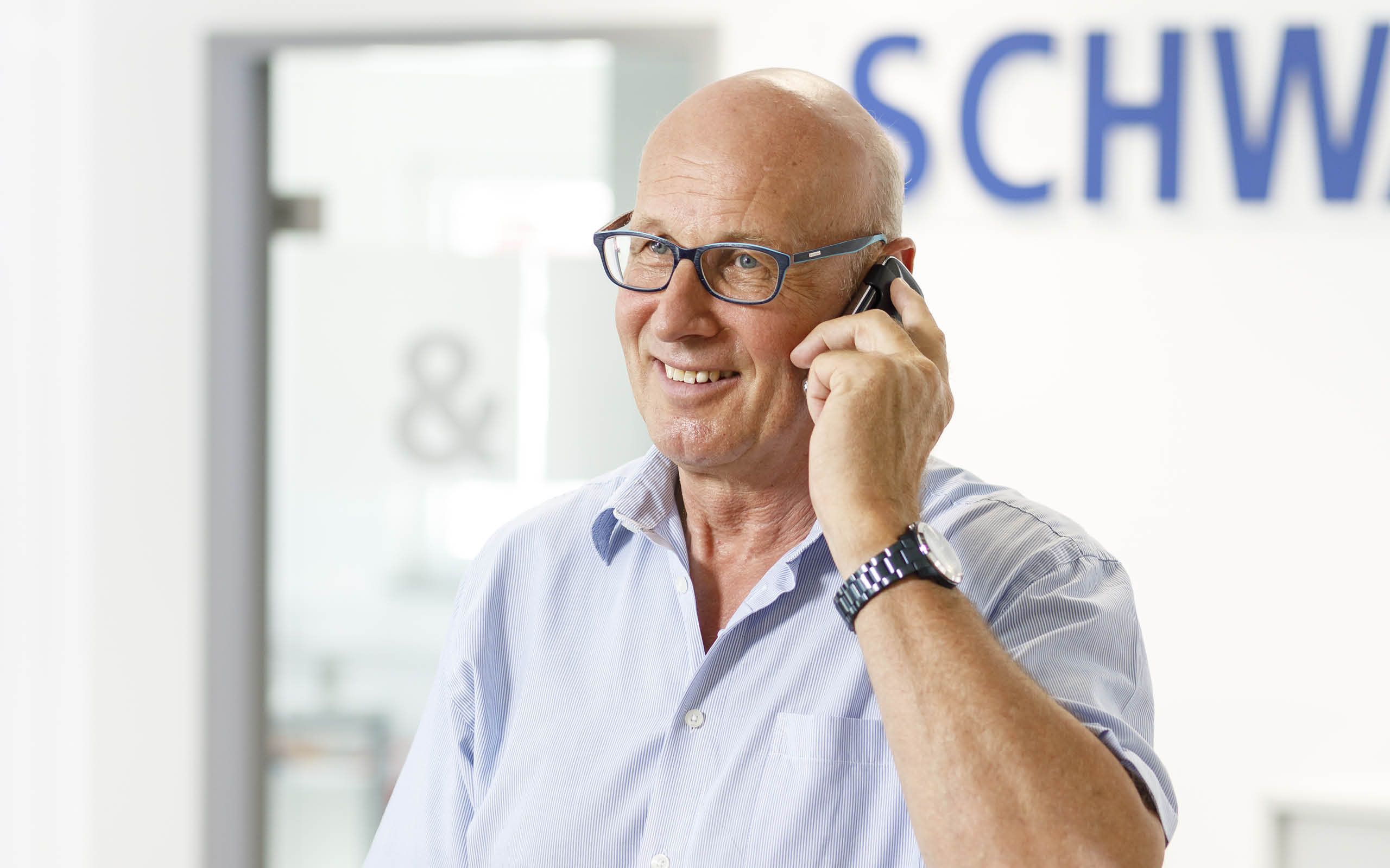 Beratung und Leistung am Telefon für Profis und private Bauherren bei Schwarz & Sohn