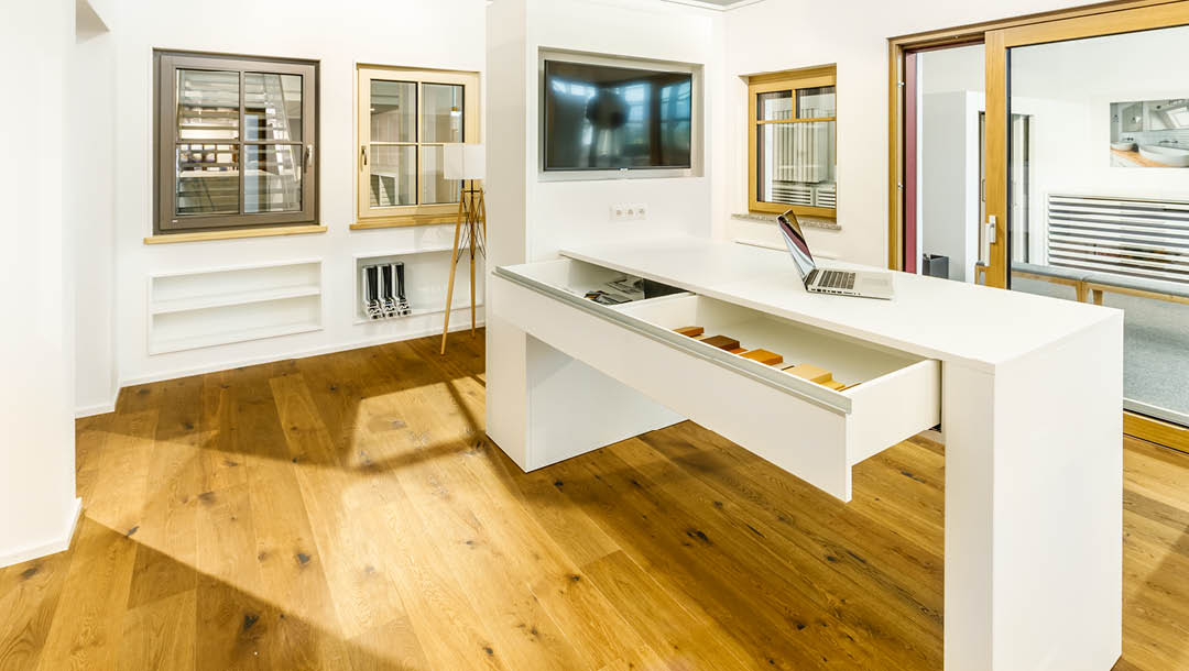 Bodenbeläge und Fenster in der Ausstellung von Schwarz & Sohn in Traunstein