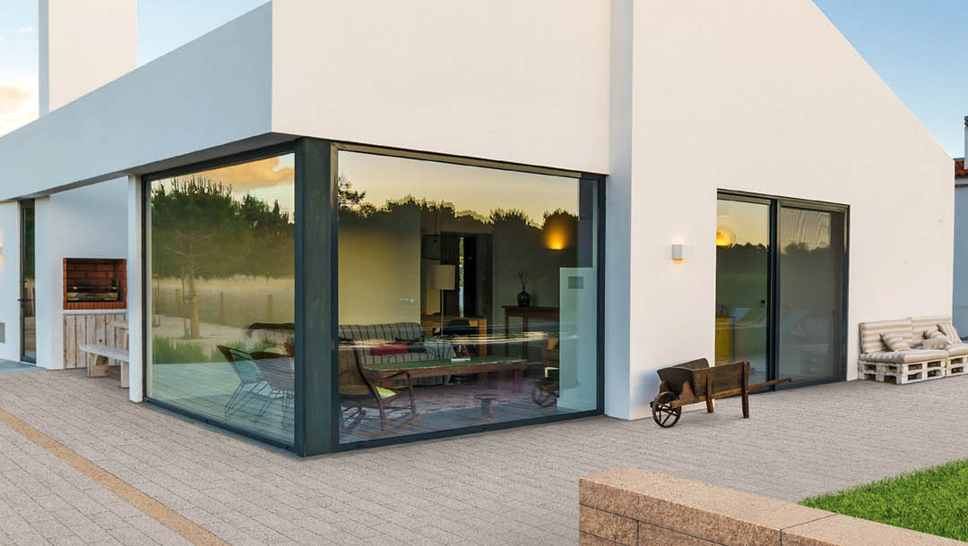 Großformatige Fenster aus Aluminium bei Schwarz & Sohn