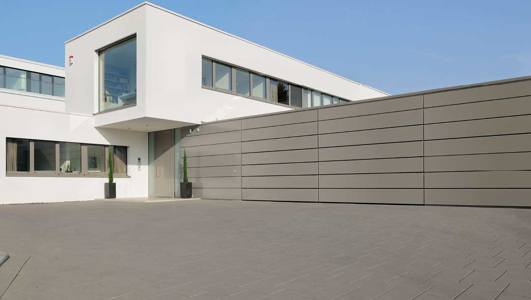 Sektionaltore für die Garage in Grau bei Schwarz & Sohn
