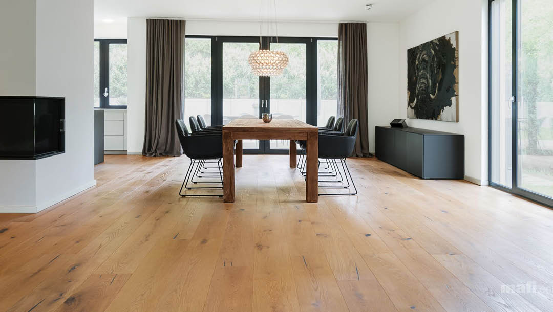 Naturboden aus Holz als Bodenbelag bei Schwarz & Sohn