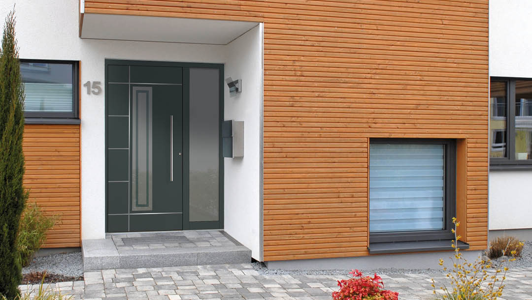 Haustür mit Lichtelement und Seitenteil in Anthrazit von Schwarz & Sohn